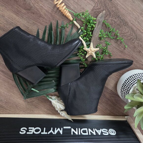 Summit I White Mountain, textured pinhole leather booties black size 38 … - Picture 1 of 15